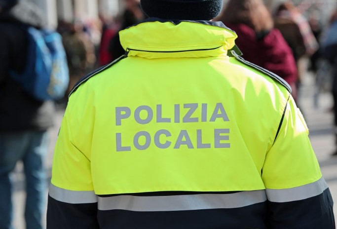 Avviso di selezione pubblica per la formazione di una graduatoria per assunzioni a tempo pieno e determinato nel profilo professionale “Agente Polizia Locale” - Area degli Istruttori